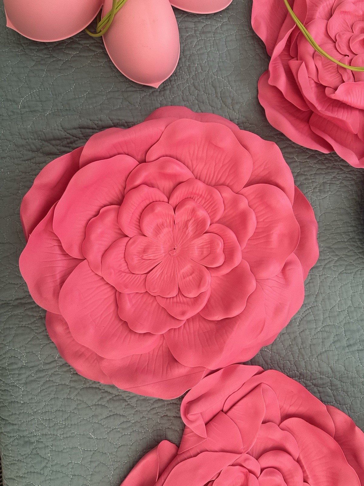 Artificial Pink & Blue Rose Flower Heads Plastic Wall Decor Set