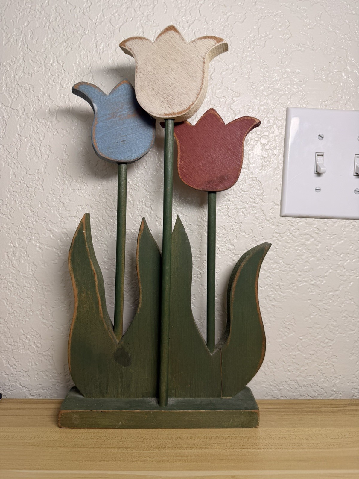 Vintage Handmade Primitive Farmhouse Design Wooden Tulips Cottage Folk 80s EUC