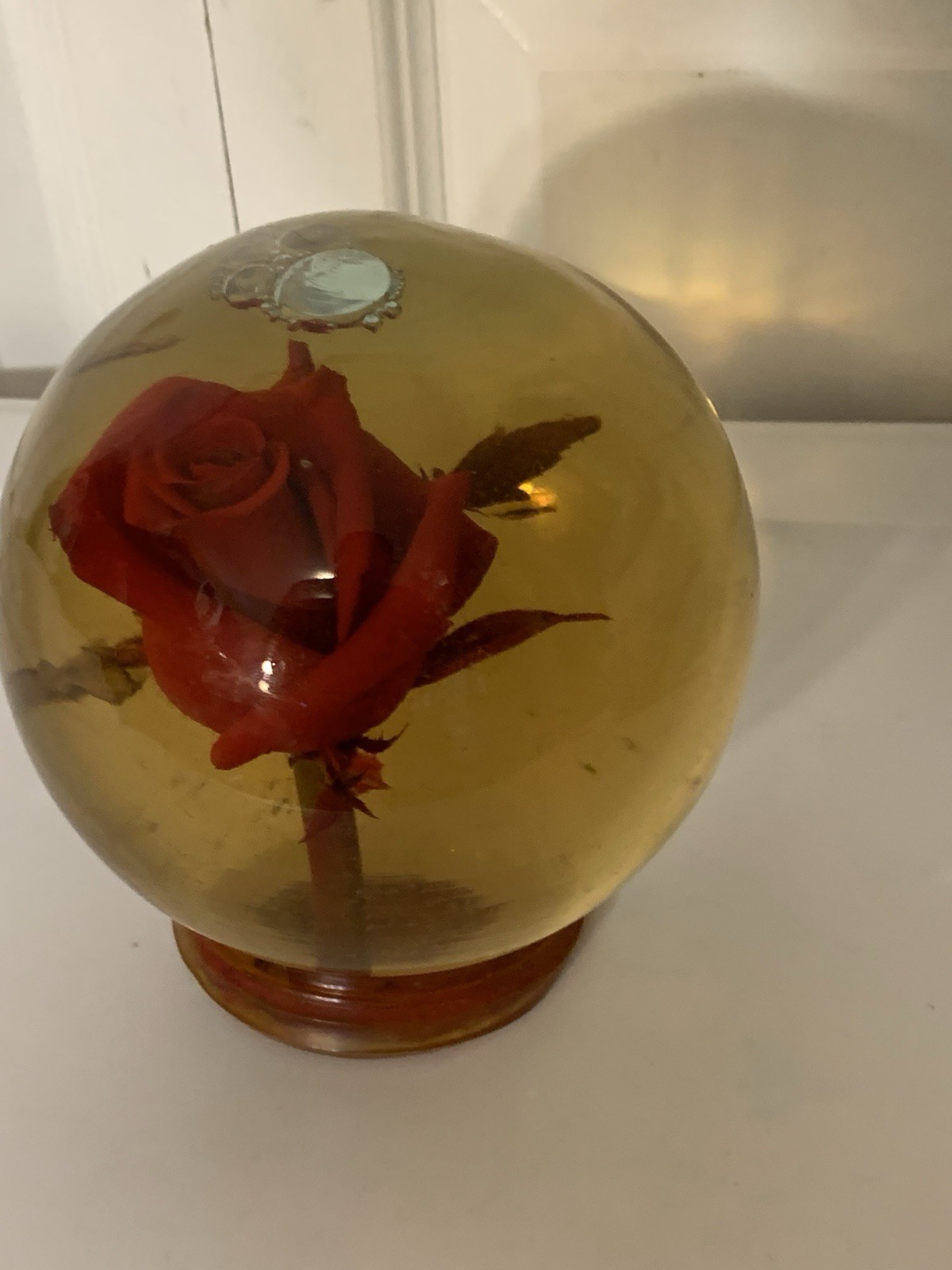 Vtg Forever Red ROSE In Glass Ball Water Dome Globe Large Real Rose 6×6 in.
