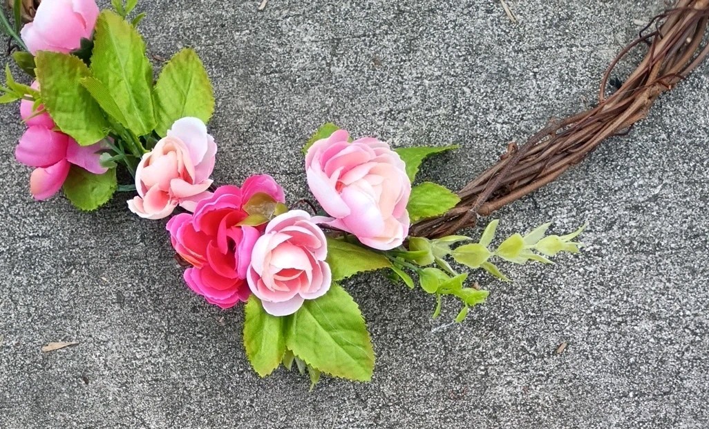 PrettyHeart Shaped Grapevine Wreath Decorated With Artificial Pink Peony Flowers