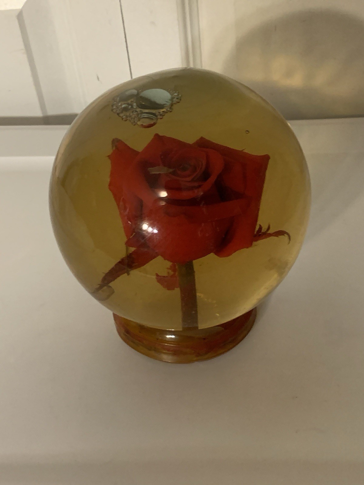 Vtg Forever Red ROSE In Glass Ball Water Dome Globe Large Real Rose 6×6 in.