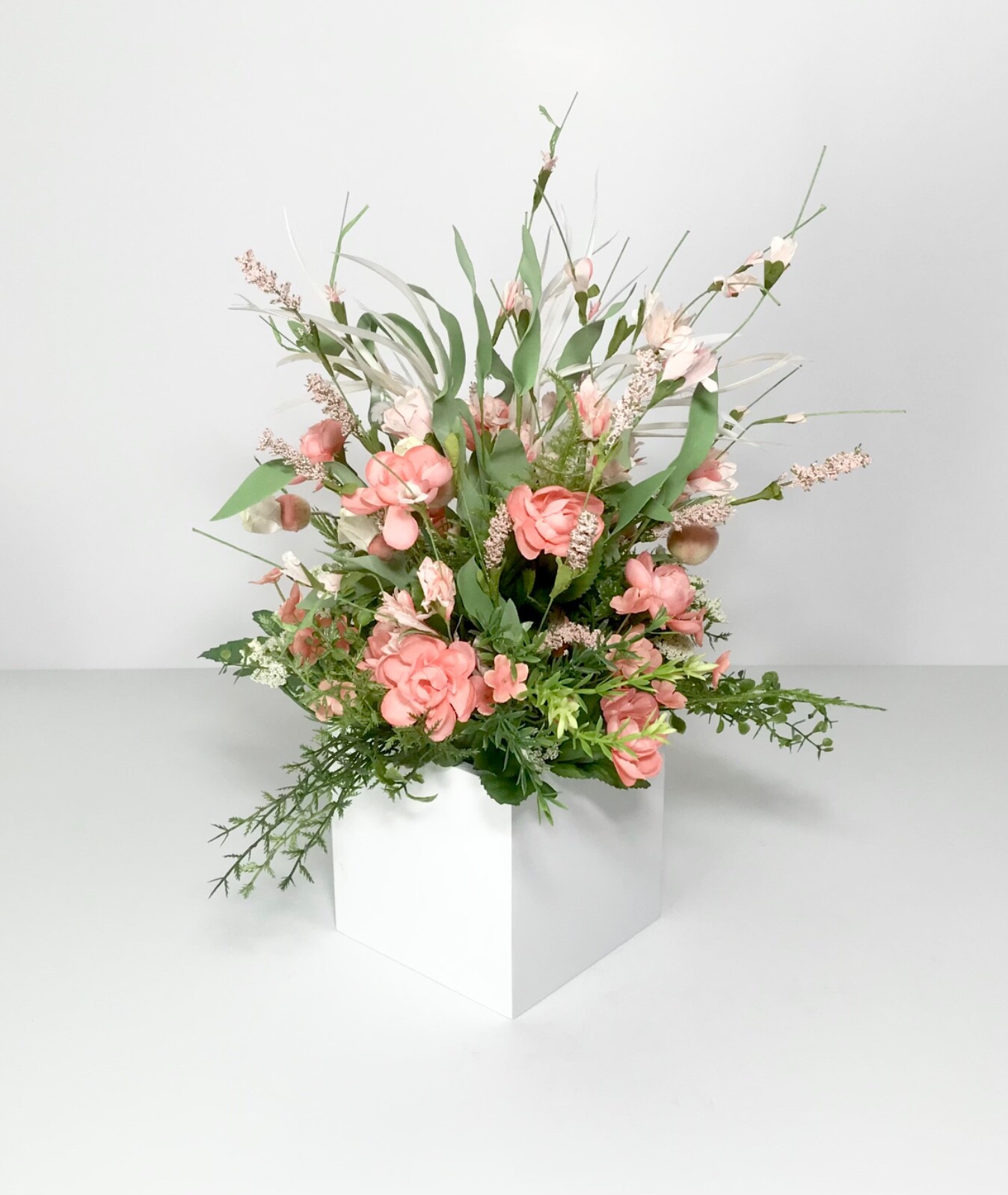 SUMMER PEACH PINK WHITE FLORAL ARRANGEMENT FLOWER CENTERPIECE HANDMADE GIFT NEW
