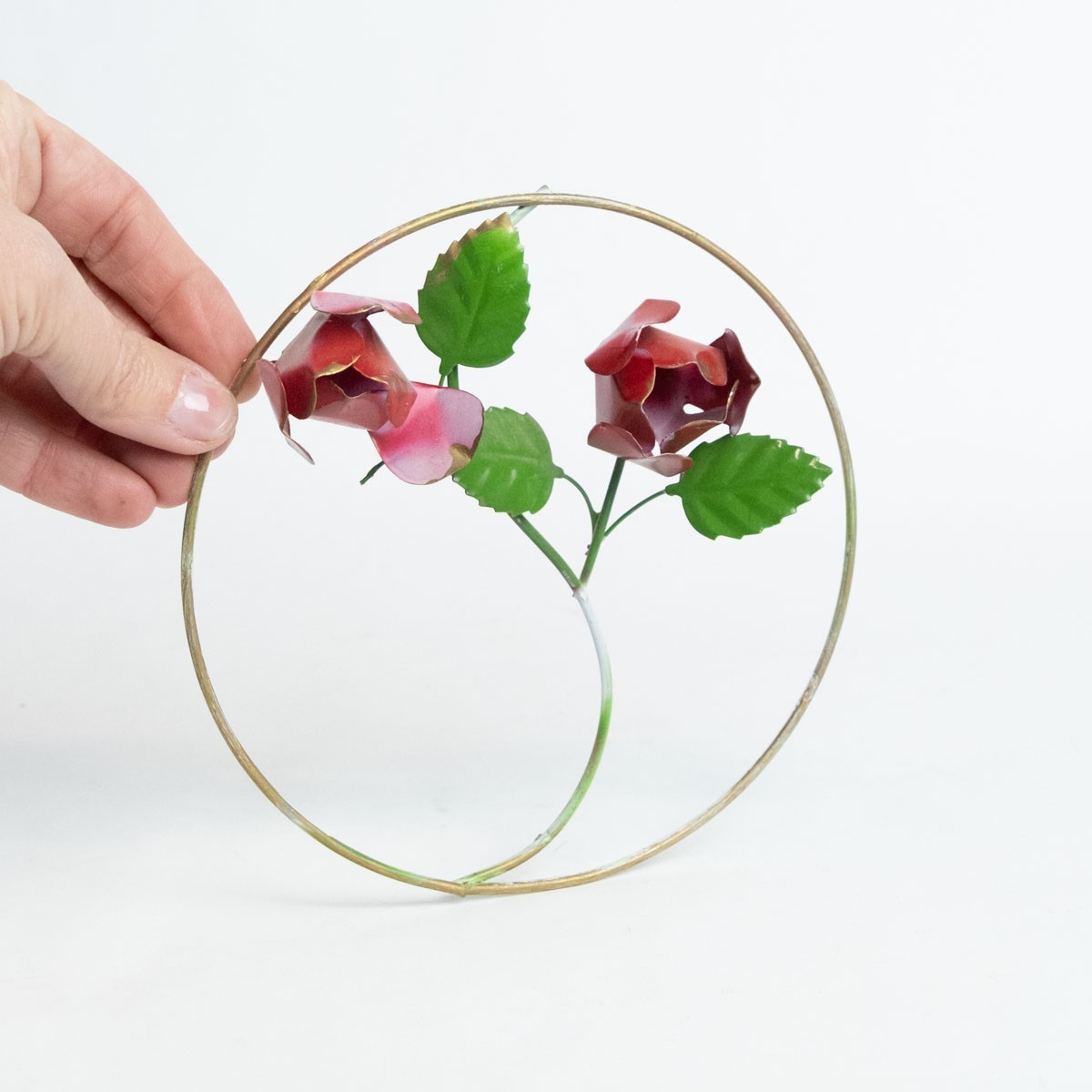 VTG Red Rose Wreath metal wall place Made in Hong Kong 6″