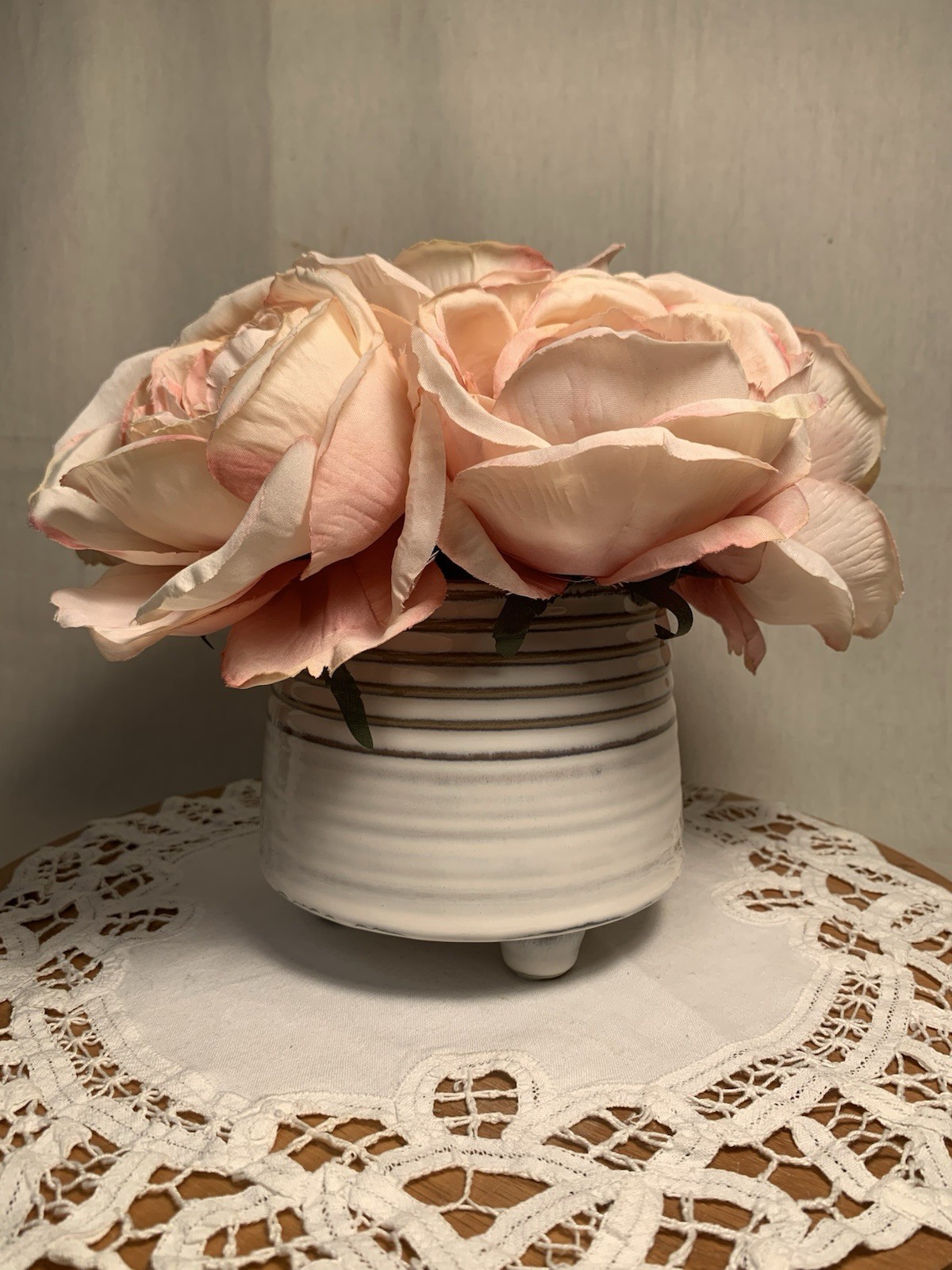 Beautiful Pale Pink Rose Arrangement (6 Large Flowers) In A Footed Ceramic Bowl