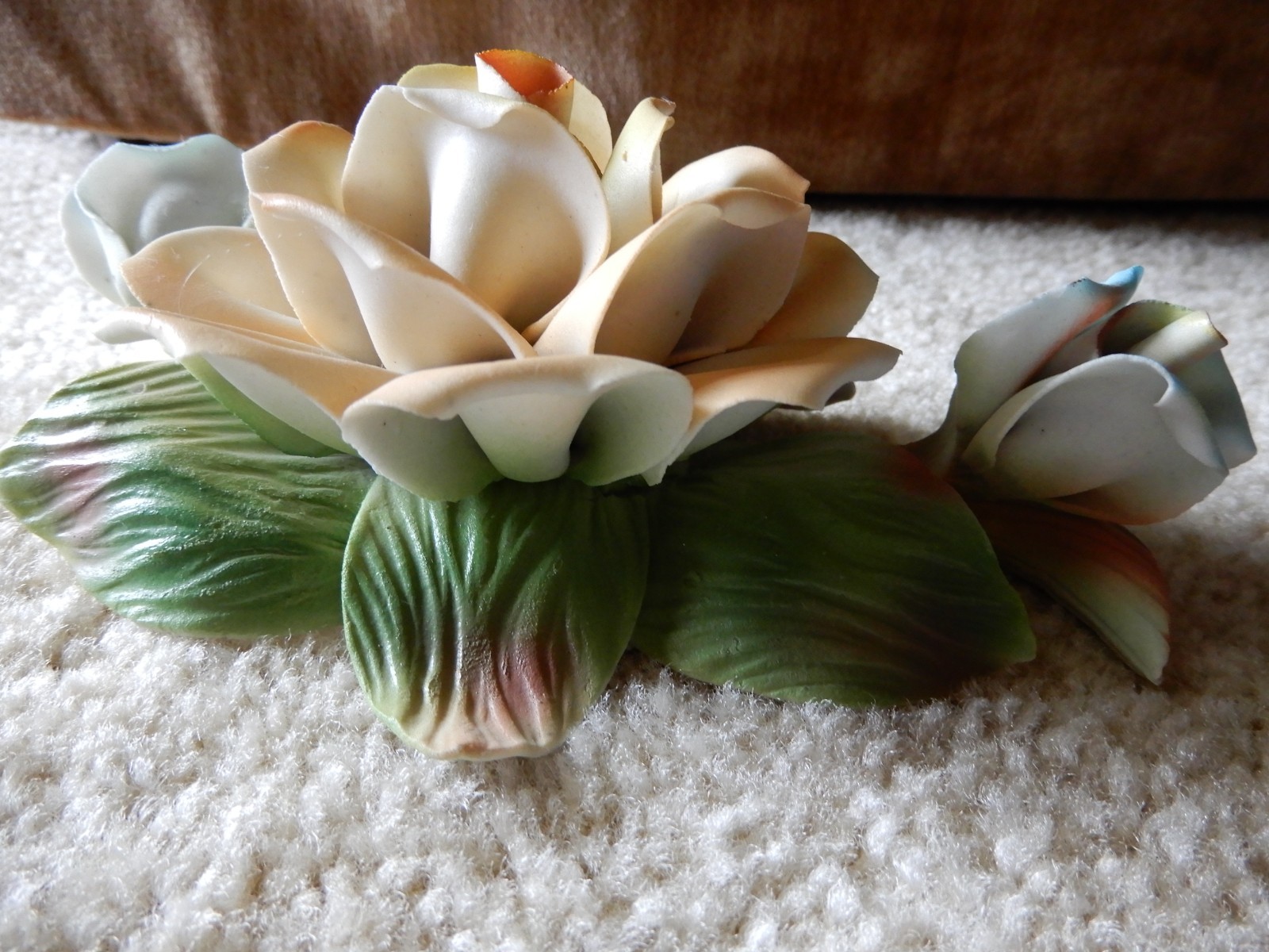 BEAUTIFUL BLUES YELLOW FLOWER SCULPTURE TABLE TOP DECORATION 7 1/2 INCHES LONG