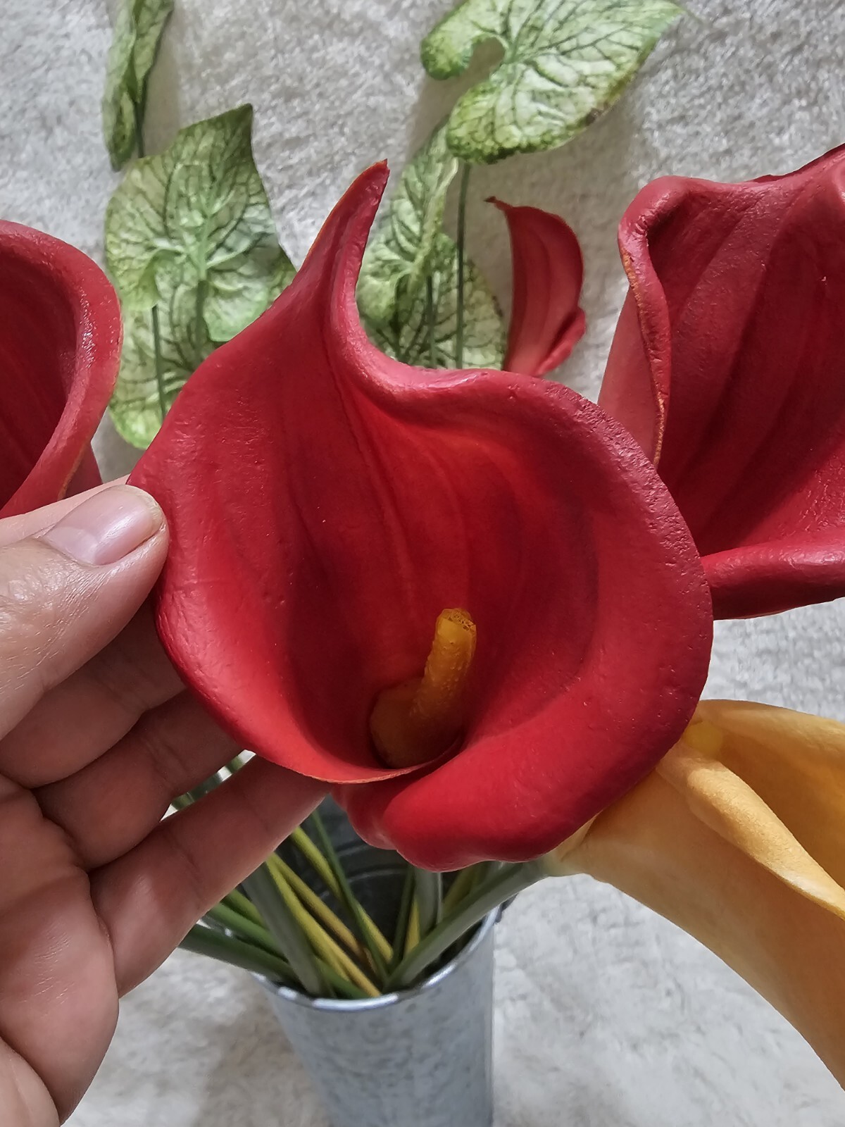 14pcs Faux Calla Lily Flowers 26″ Tall with French Galvanized Vase + 3 Decorativ