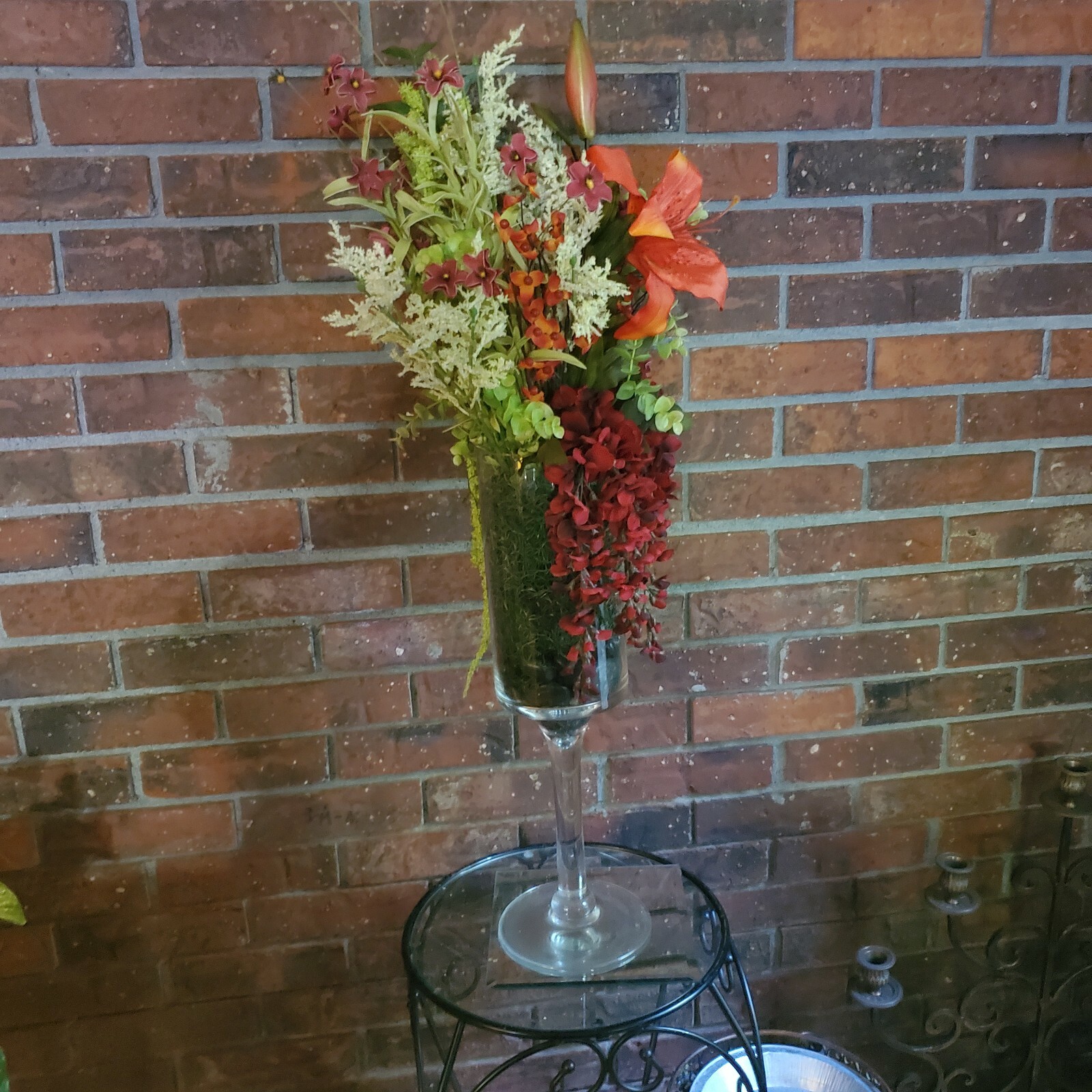 BEAUTIFUL VASE OF ARTIFICIAL FLOWERS 32″ TALL in 19″ VASE