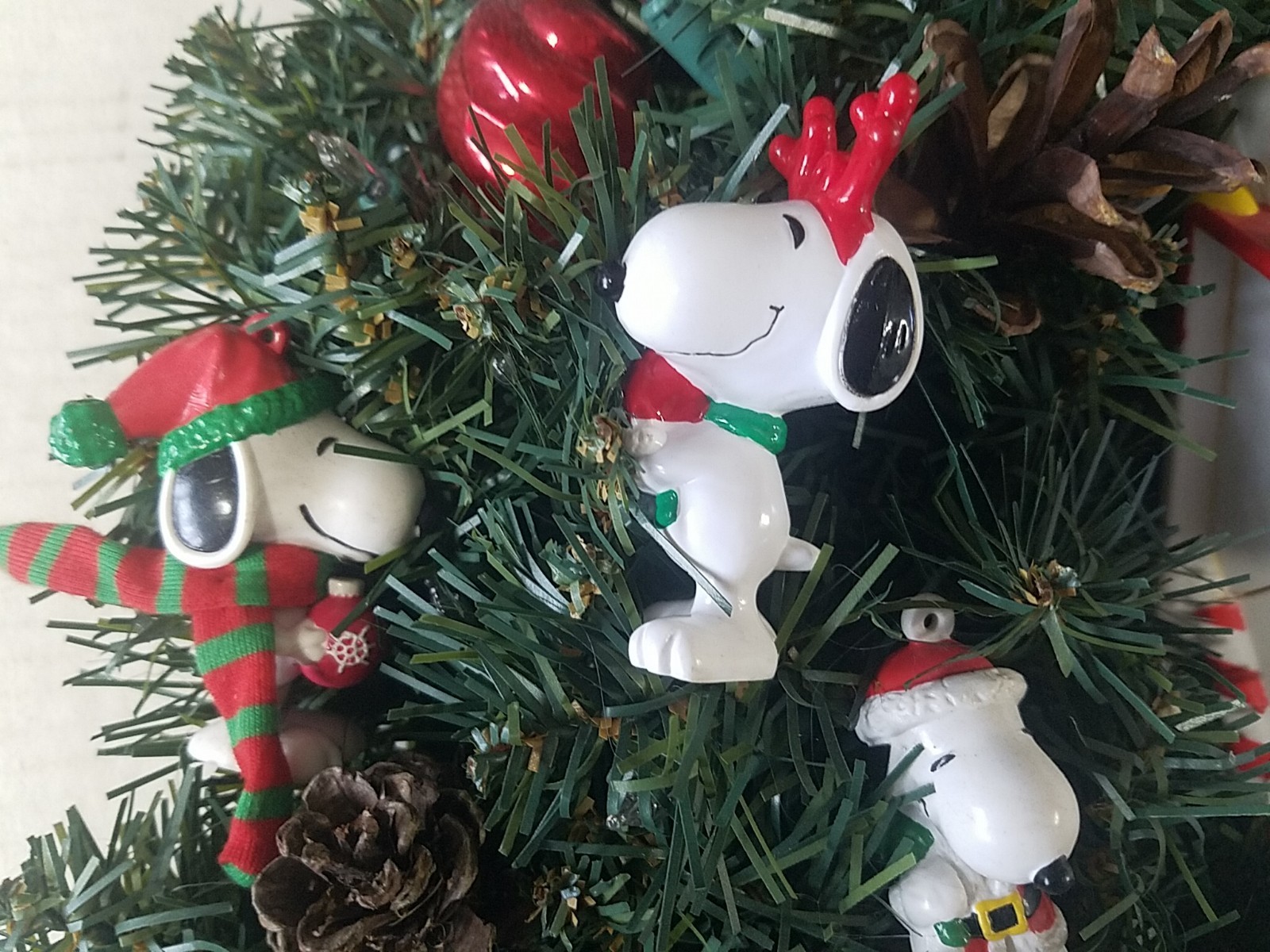 Snoopy Christmas Wreath, Holiday Wreath, Bright Colorful Lights Up 21″