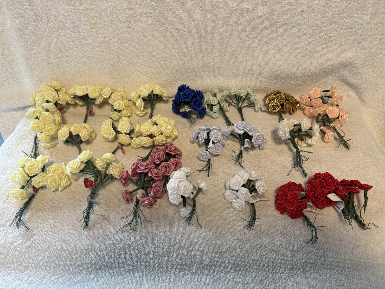 Vtg Lot Of 25 Bundles Mini Rose Artificial Poly Silk Wired Flowers
