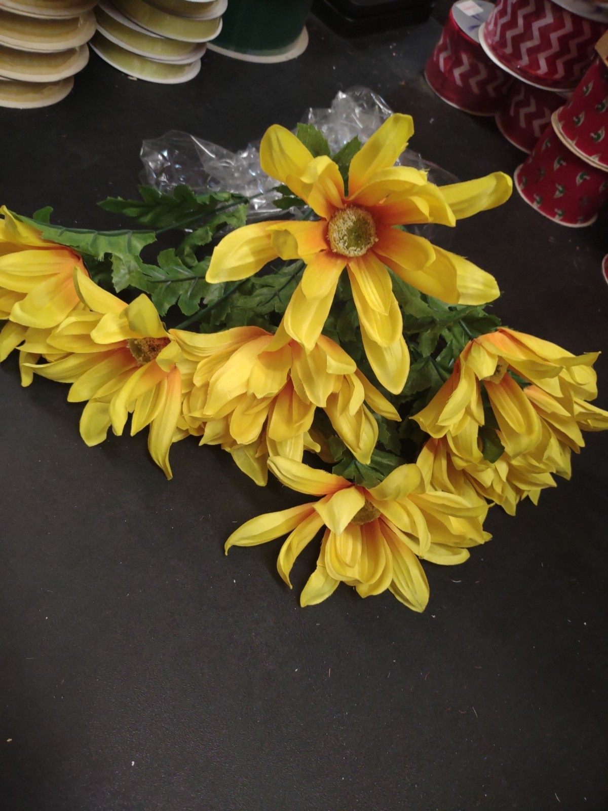 18″ Spider Dahlia, Silk Bush “Grand Teton” with 9 Stems, Yellow, 5″ Blooms