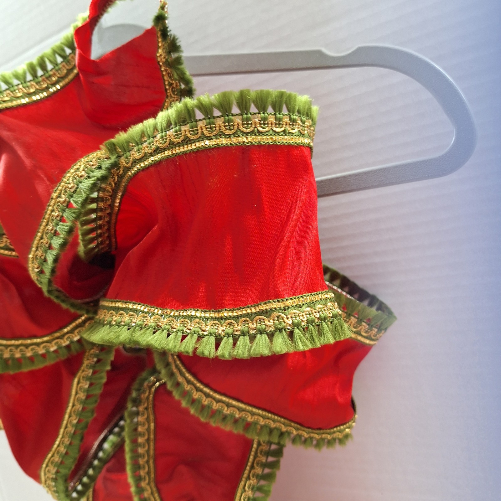 Elegant/Fancy Christmas Wreath Bow/ 4 in W Ribbon / 16″ W x 28″ L As Displayed