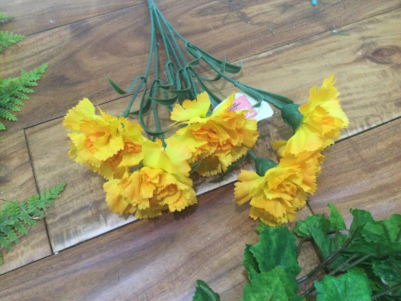 Vtg bouquet 12” yellow carnation Flowers 2 bushes,+ 5+ poly Fern +Ivy bush