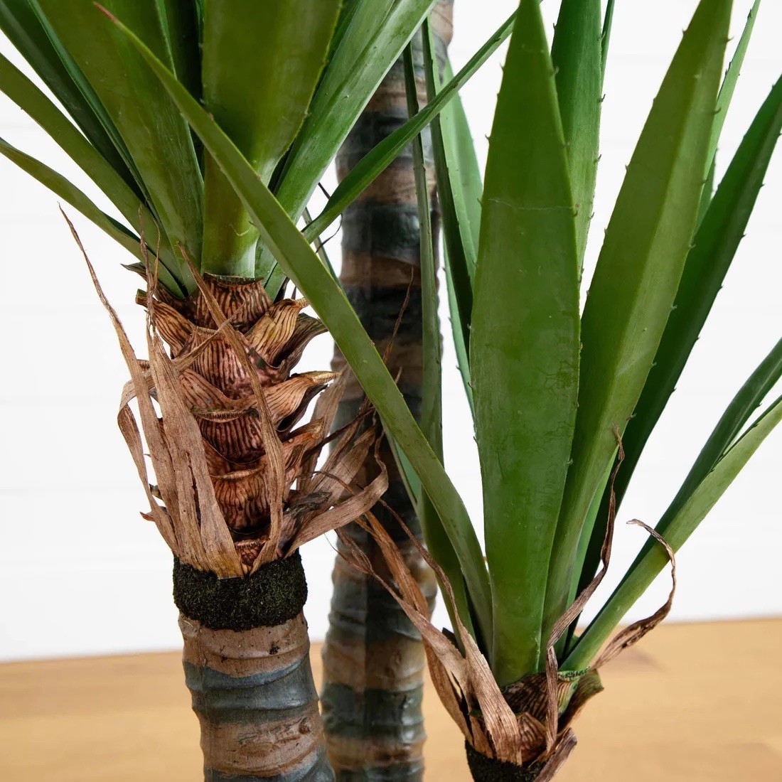 Artificial Yucca Tree in Black Planter, Green/Brown 48″ Floral & Garden