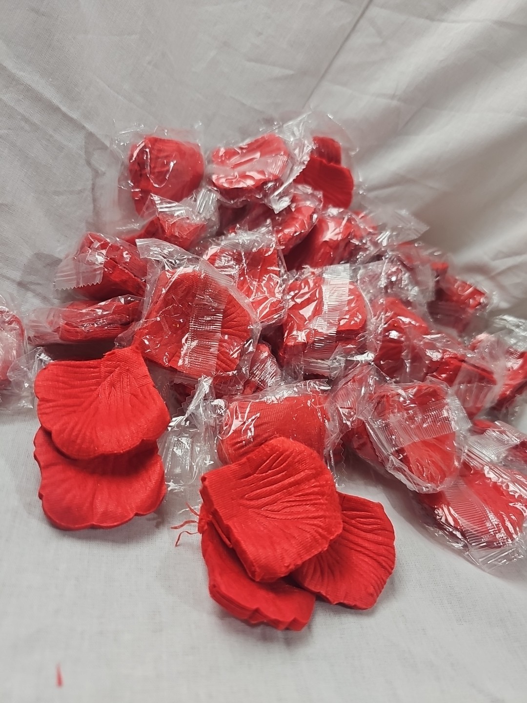 Large Bag Of Artificial Rose Petals for Romantic Night, Weddings… Flower Girl