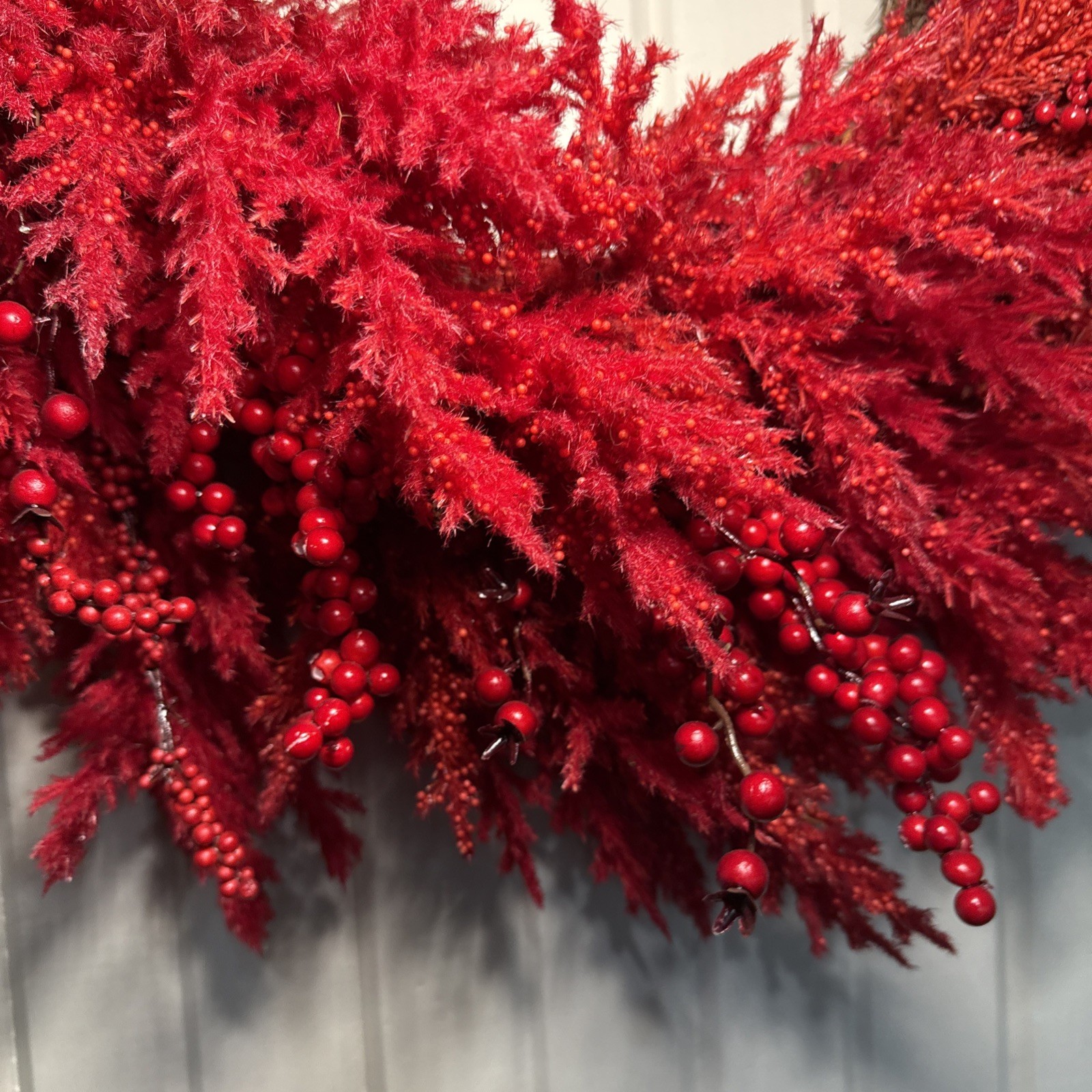 Beautiful Fluffy Red Christmas Wreath Berries Pinecones 27”