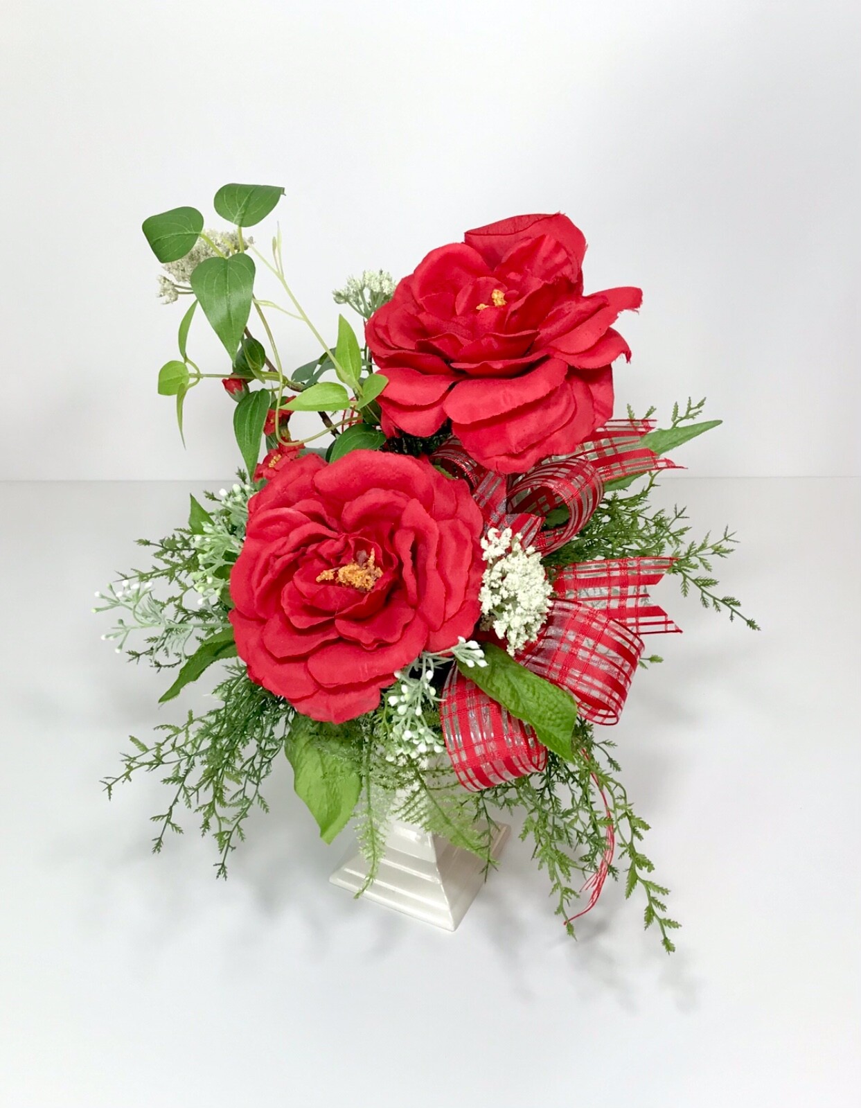 FLORAL MIKASA JAPAN CERAMIC WHITE CANDLESTICK RED FLOWER ARRANGEMENT ELEGANT