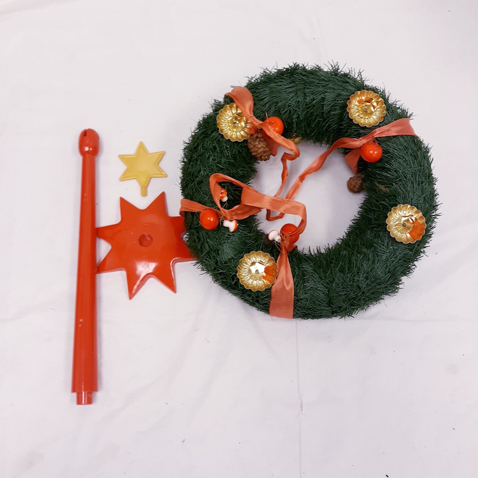Wreath Artificial Green/red Wreath with star and nice decoration w box