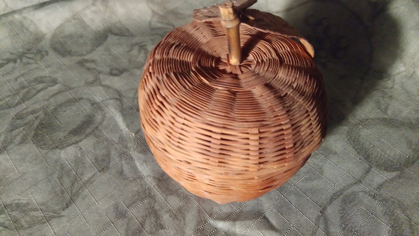 basket apple with two leaves