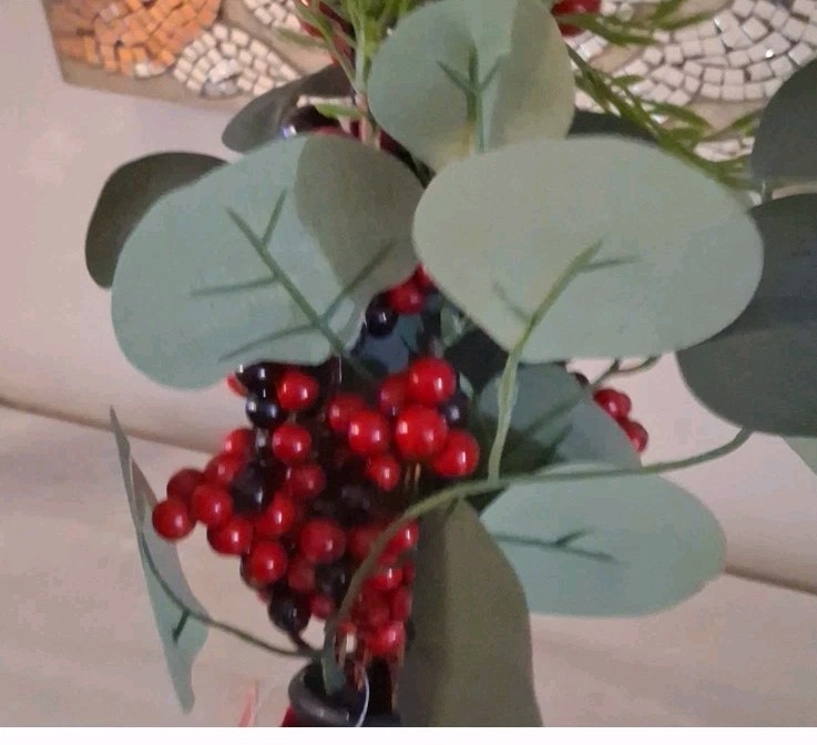 NWT Ashland Berry & Greenery In Black Ceramic Vase Arrangement!