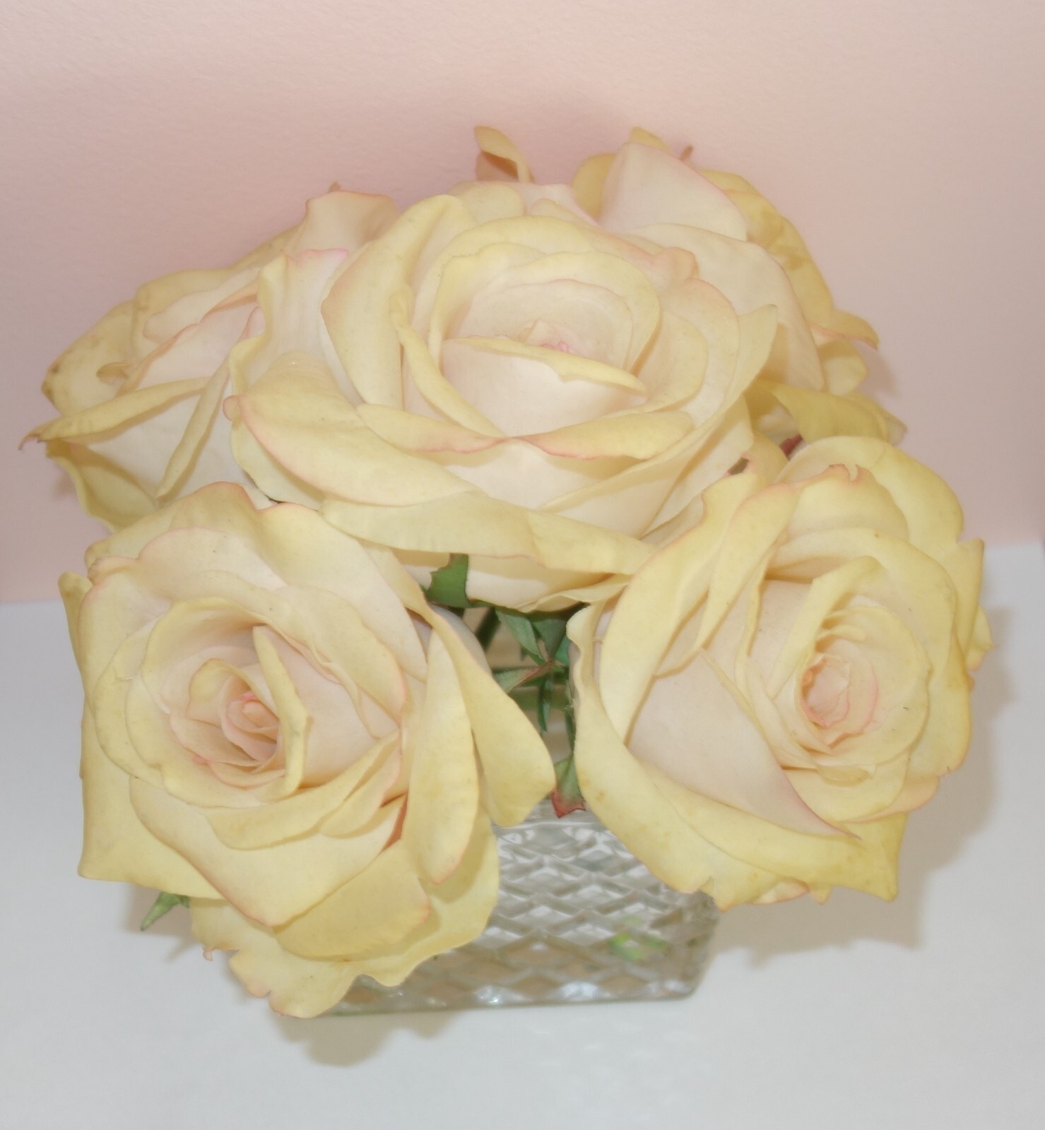 Silk Roses Flower Arrangement Centerpiece In Cube Glass Vase With Faux Water