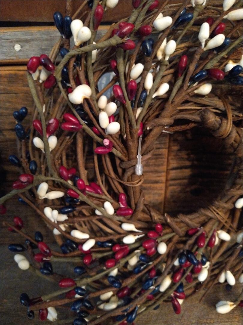 Americana Pip Berry Ring Small Twig Wreath with Rustic Stars ” ~ Home Decor