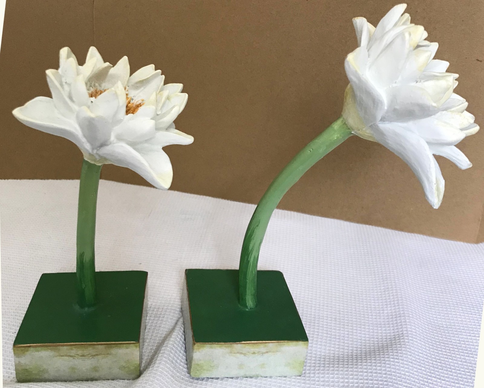 Set of 2 ASHLAND Spring Printemps Lily Pond Lotus Resin Flower Home Accent Decor