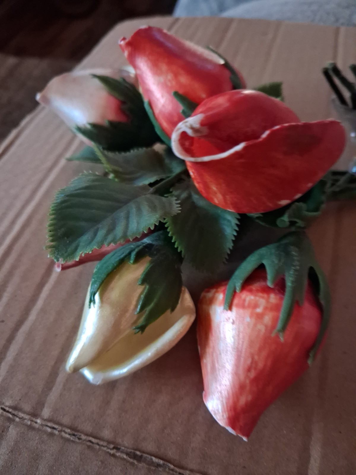 Handmade Hand Pained Stem Sea Shell Rose Buds Flowers Set of 7 Home Decor