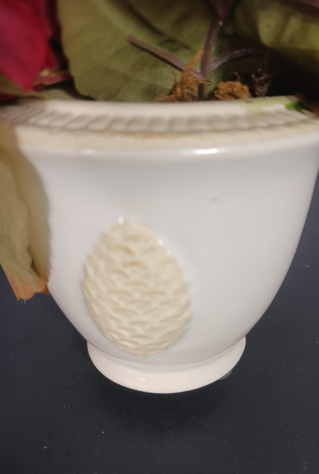 Vintage 5″ Faux Hydrangea Flowers In Ceramic Pottery White With Pinecone Design