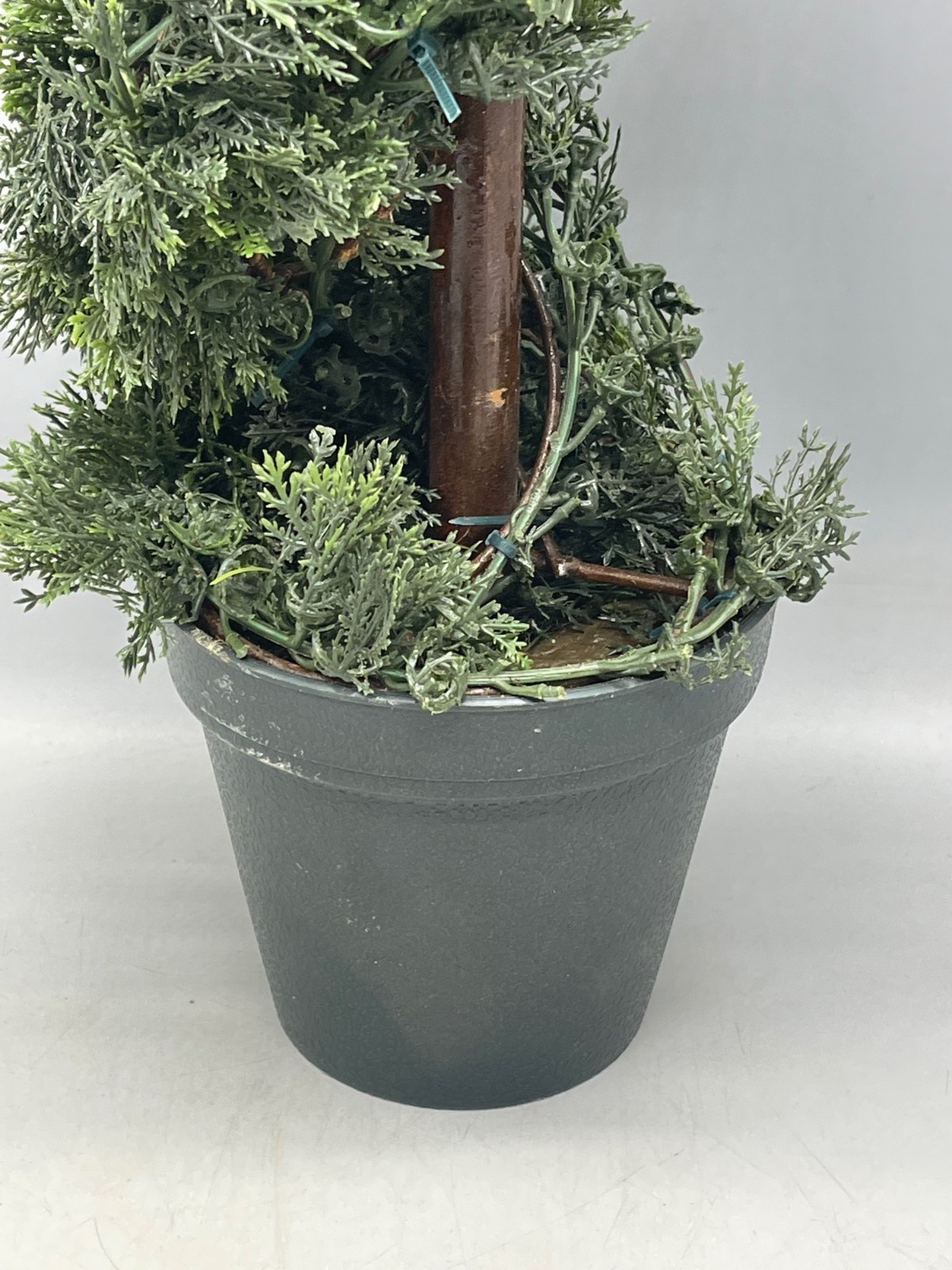 artificial natural looking spiral cedar tree potted 25″ green decor READ used…