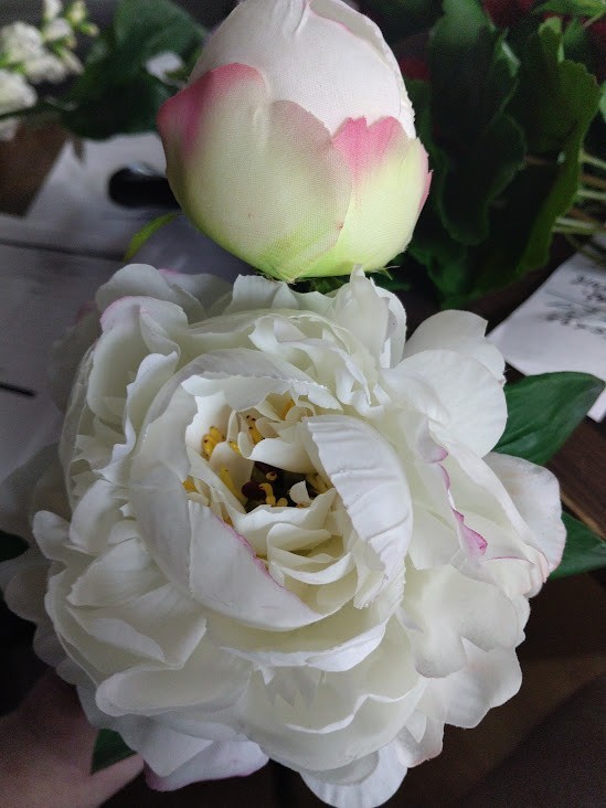 Artificial peony stem with bud with a hint of pink – REAL TOUCH