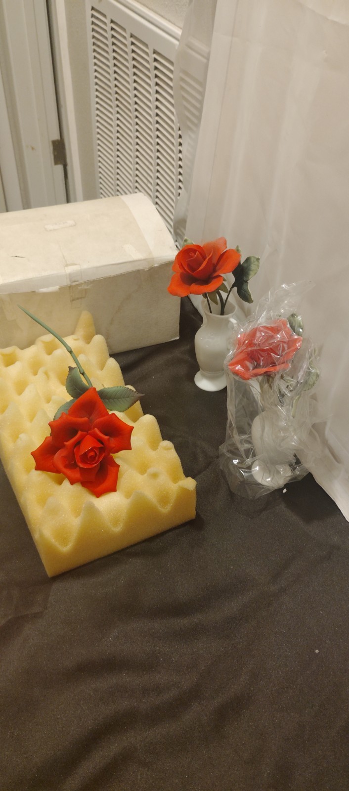 Beautiful Andrea by Sadek Hand Made & Painted Porcelain Vases 2pc & Roses 3pc