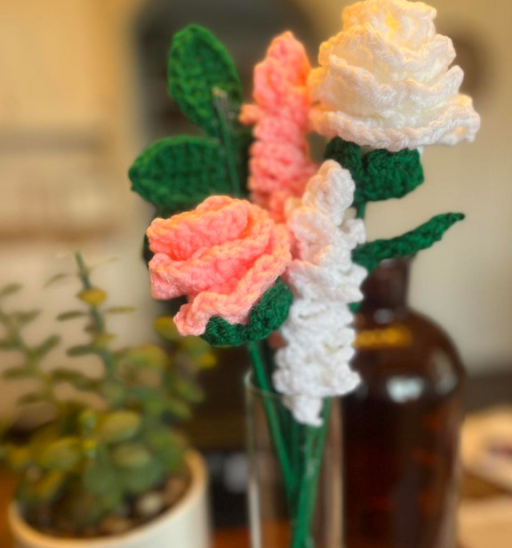 Crochet Flower Bouquet Pink White Roses Yarn Artificial Flowers Gift