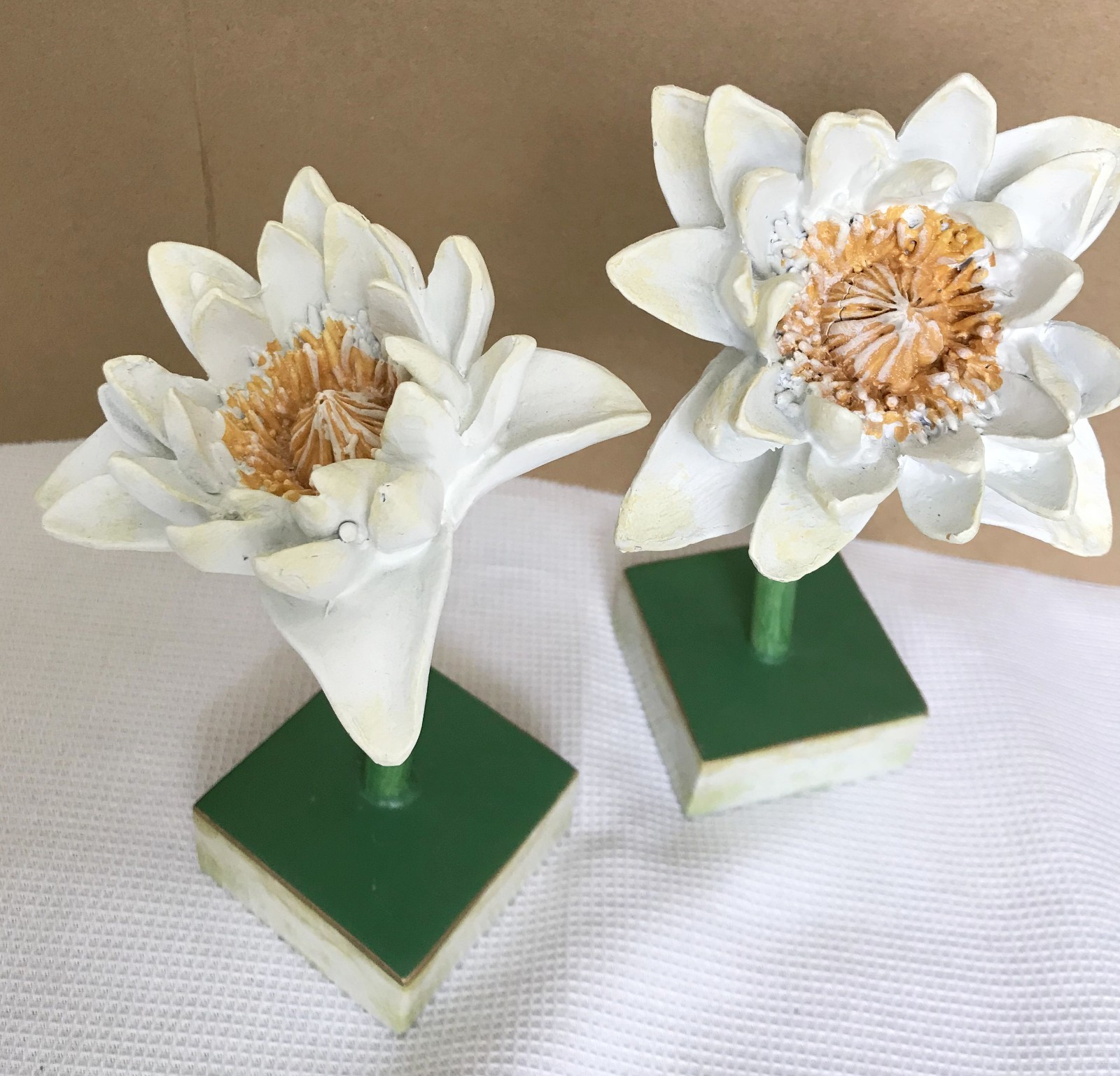 Set of 2 ASHLAND Spring Printemps Lily Pond Lotus Resin Flower Home Accent Decor