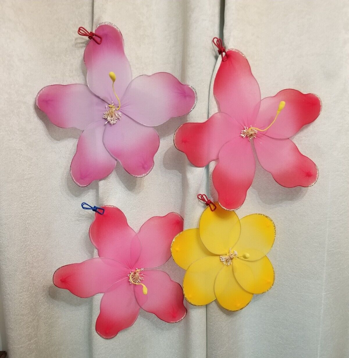 Kids 3D Wall Flowers (Set of 4) Nylon 13″ to 15″ in diameter. New