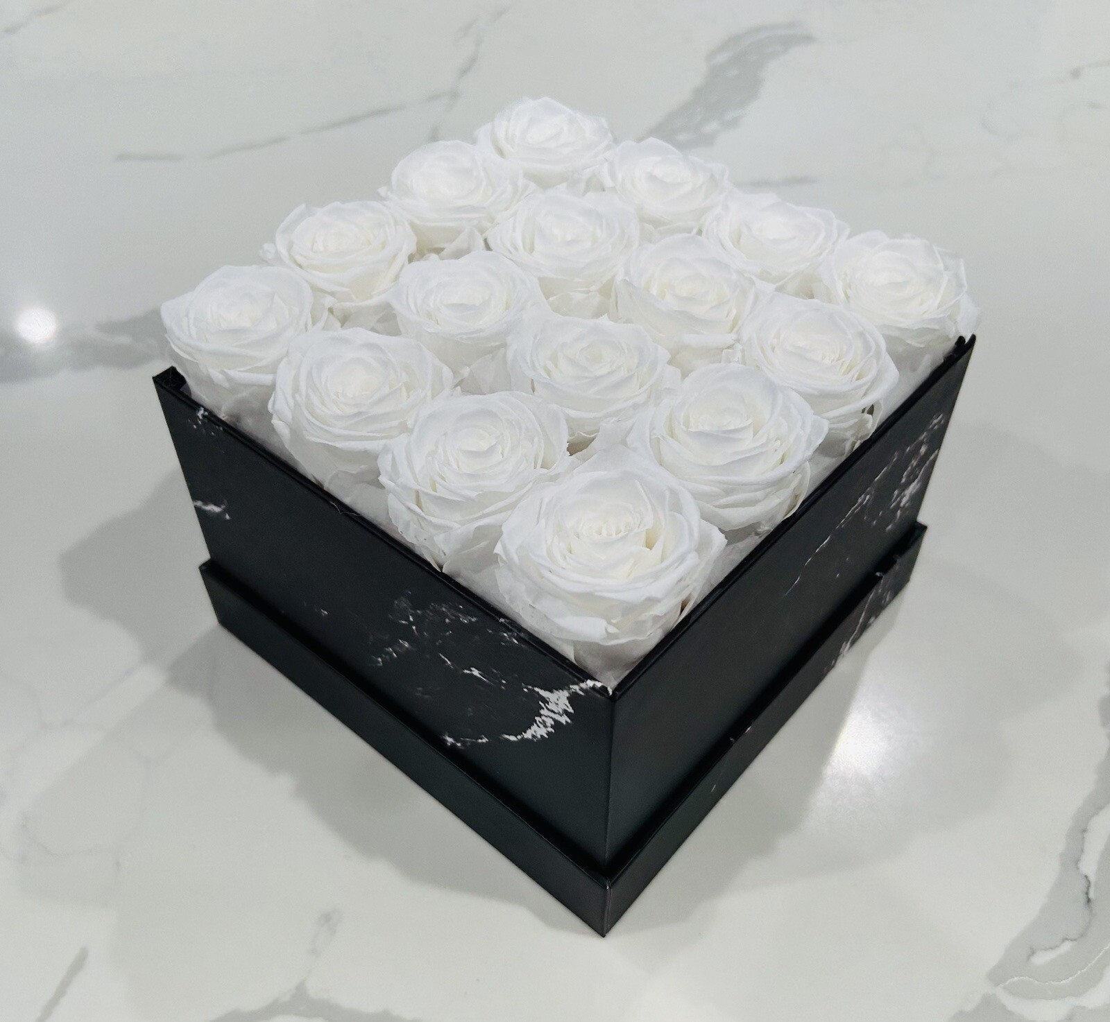 NIB Preserved Real Long Lasting Forever Roses Rose Box White 16 Marble Box Gift