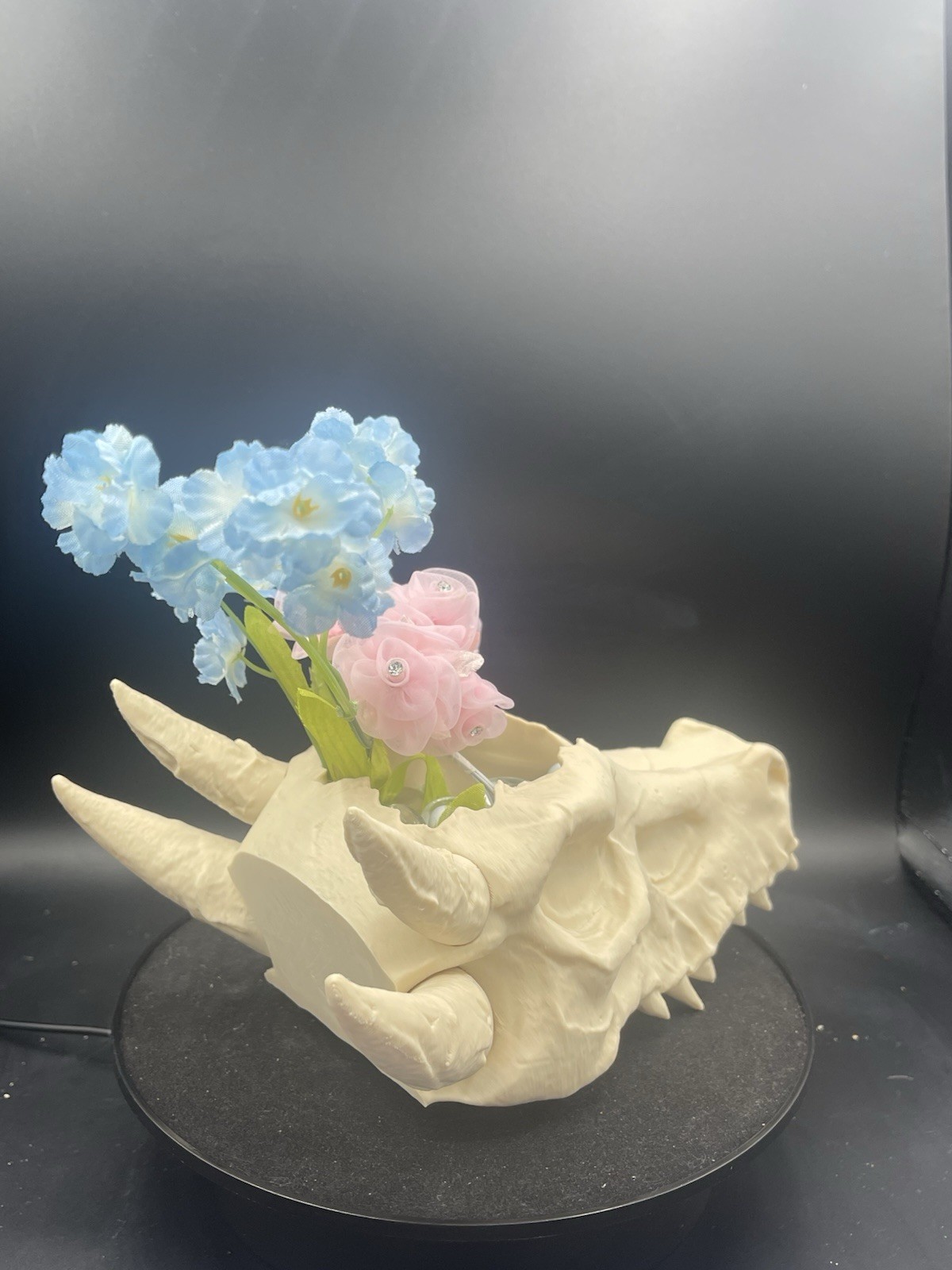 Deathroot – Planter! (Flowers not included)