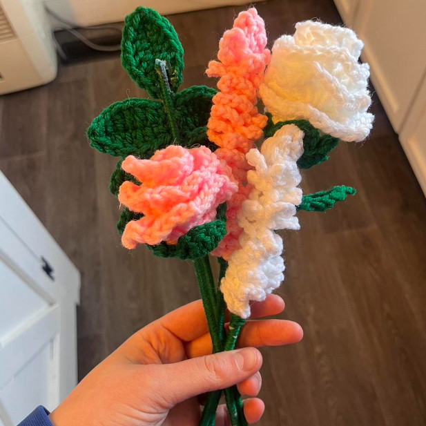 Crochet Flower Bouquet Pink White Roses Yarn Artificial Flowers Gift