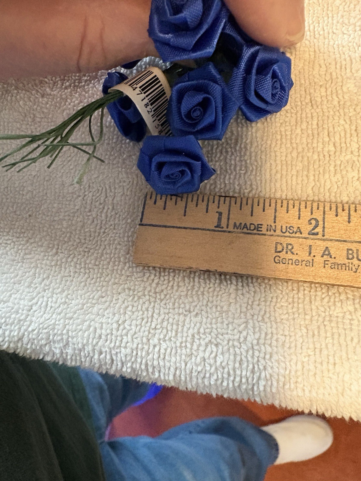 Vtg Lot Of 25 Bundles Mini Rose Artificial Poly Silk Wired Flowers