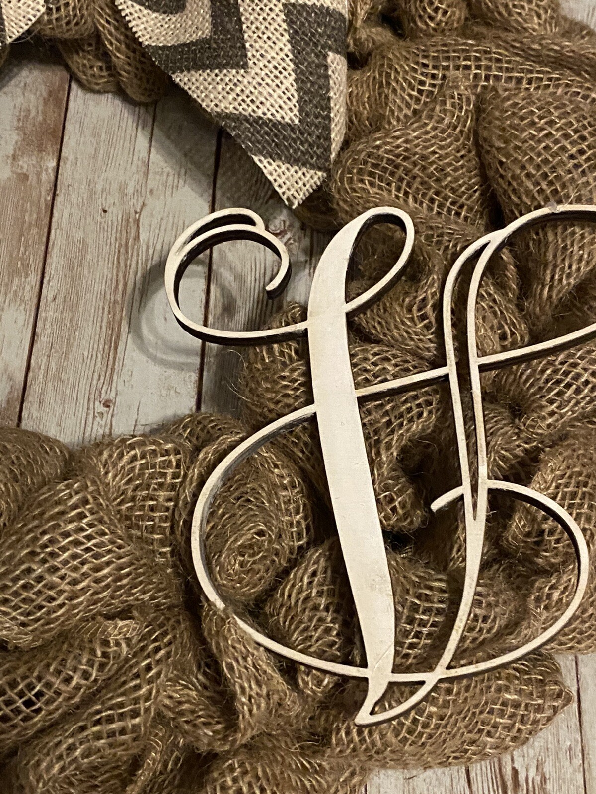 14″ CUSTOMIZABLE LETTER Handmade Monogram “V” Burlap Wreath with Chevron bow
