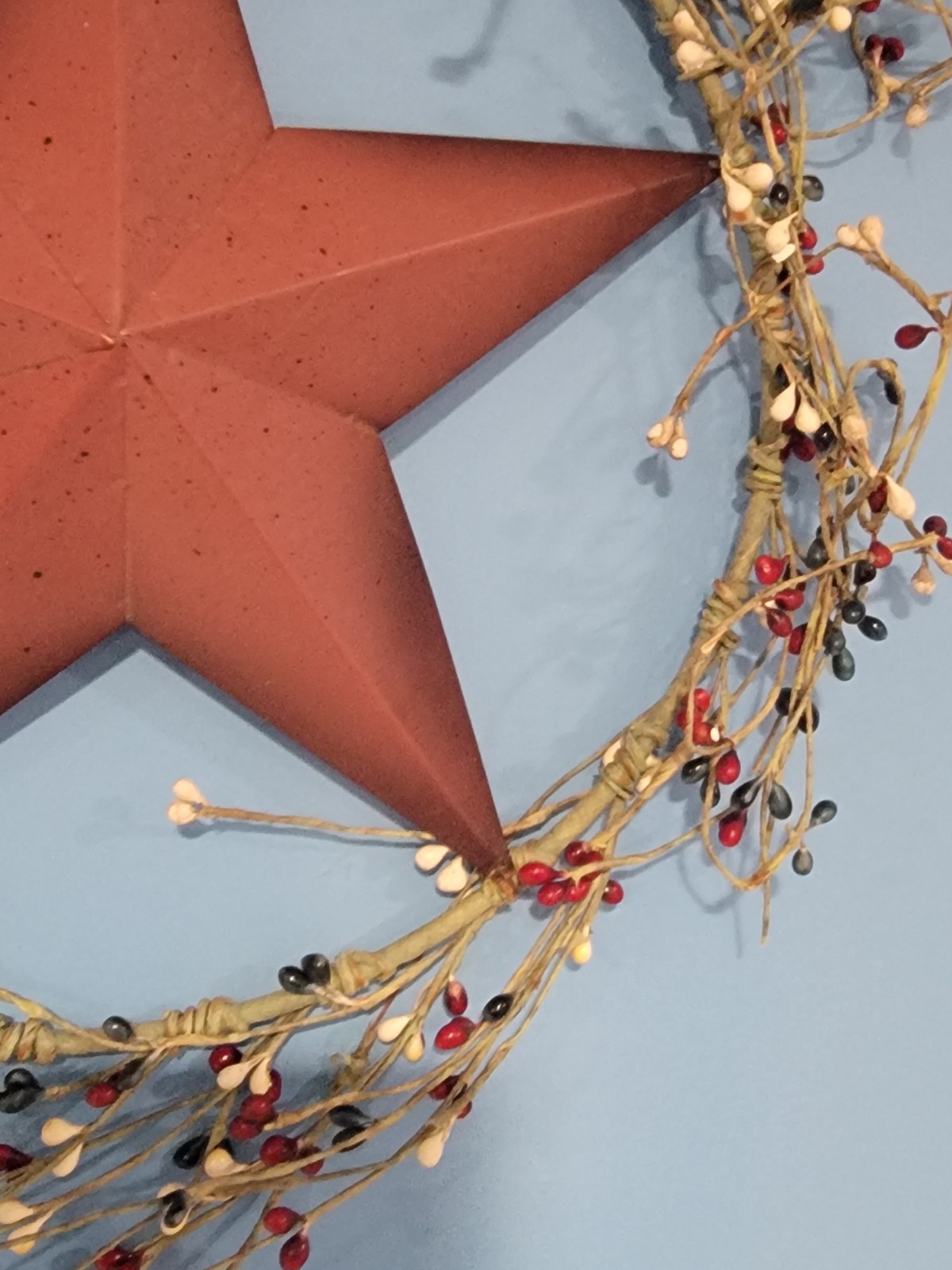 12″ Pip Berry Wreath w/ Burgundy Star – Navy Maroon Red – Colonial Mix, America