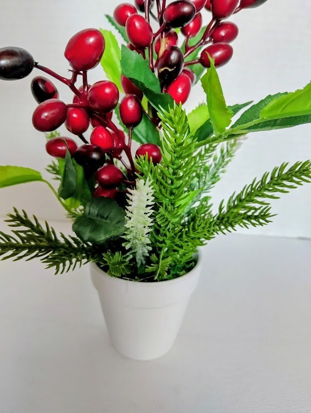 Berry table favor table decoration