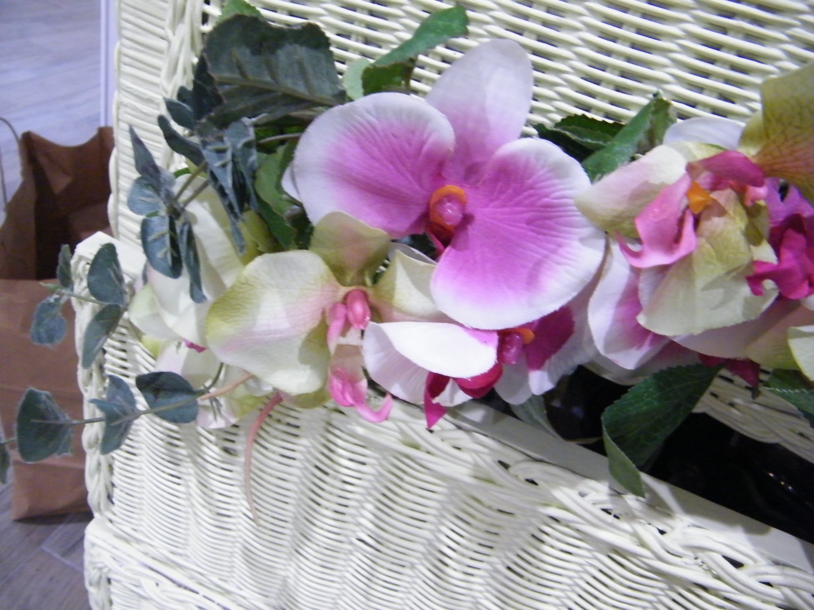 multiple artifical silk PURPLE ORCHIDS on 26″ GARLAND / twisted display