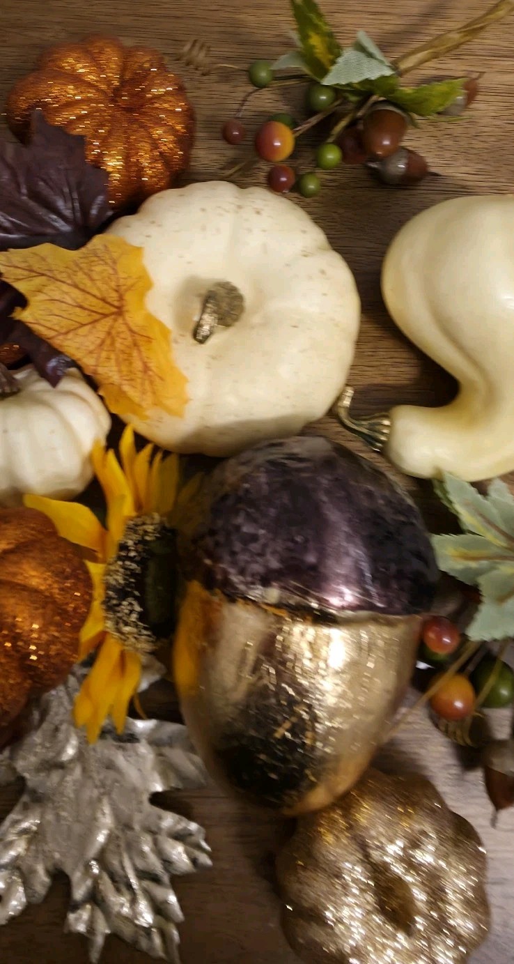 Great Lot of Decorative Fall Autumn Pumpkins Acorns Berries Bowl Vase Filler #1