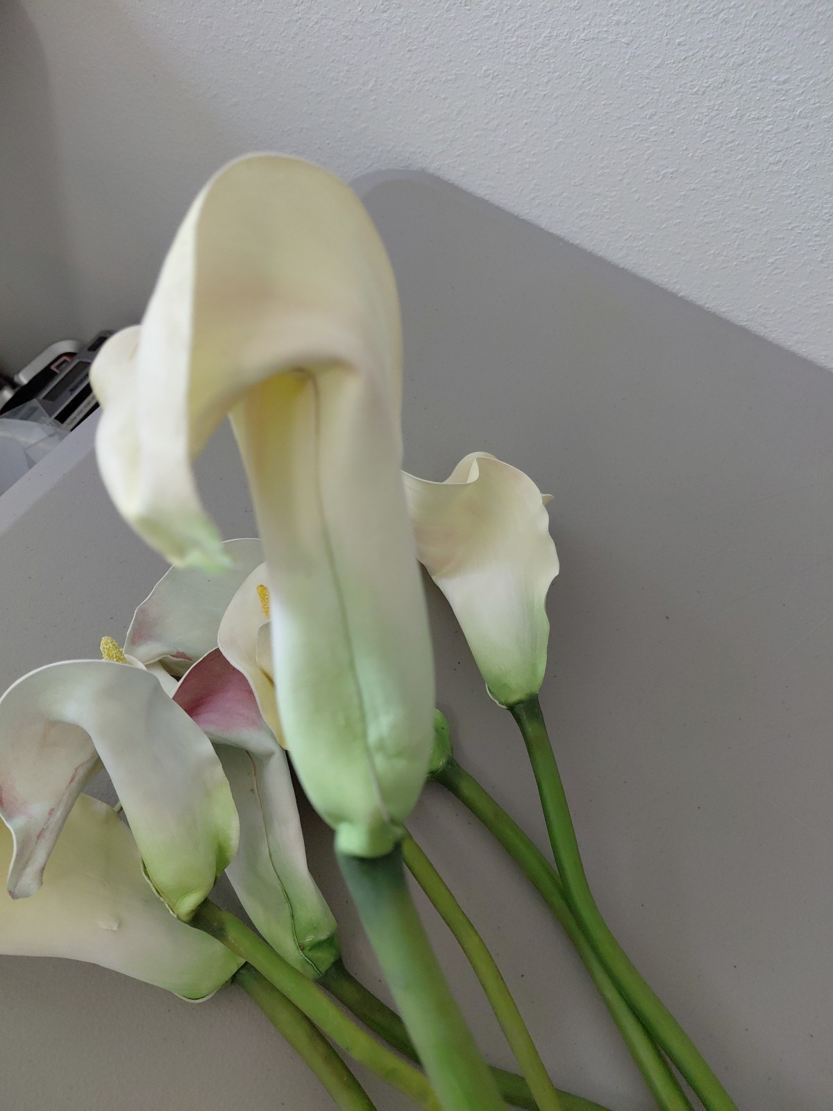 7 Calla Lily Lillis Realistic Silk Flowers White Folded 15″ to 19″ Vintage