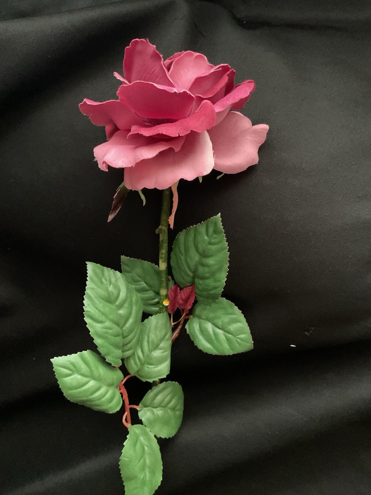 Artificial Rose Flowers Blossom Dark Pink Real Touch Silk Faux Rose Thorns – 10