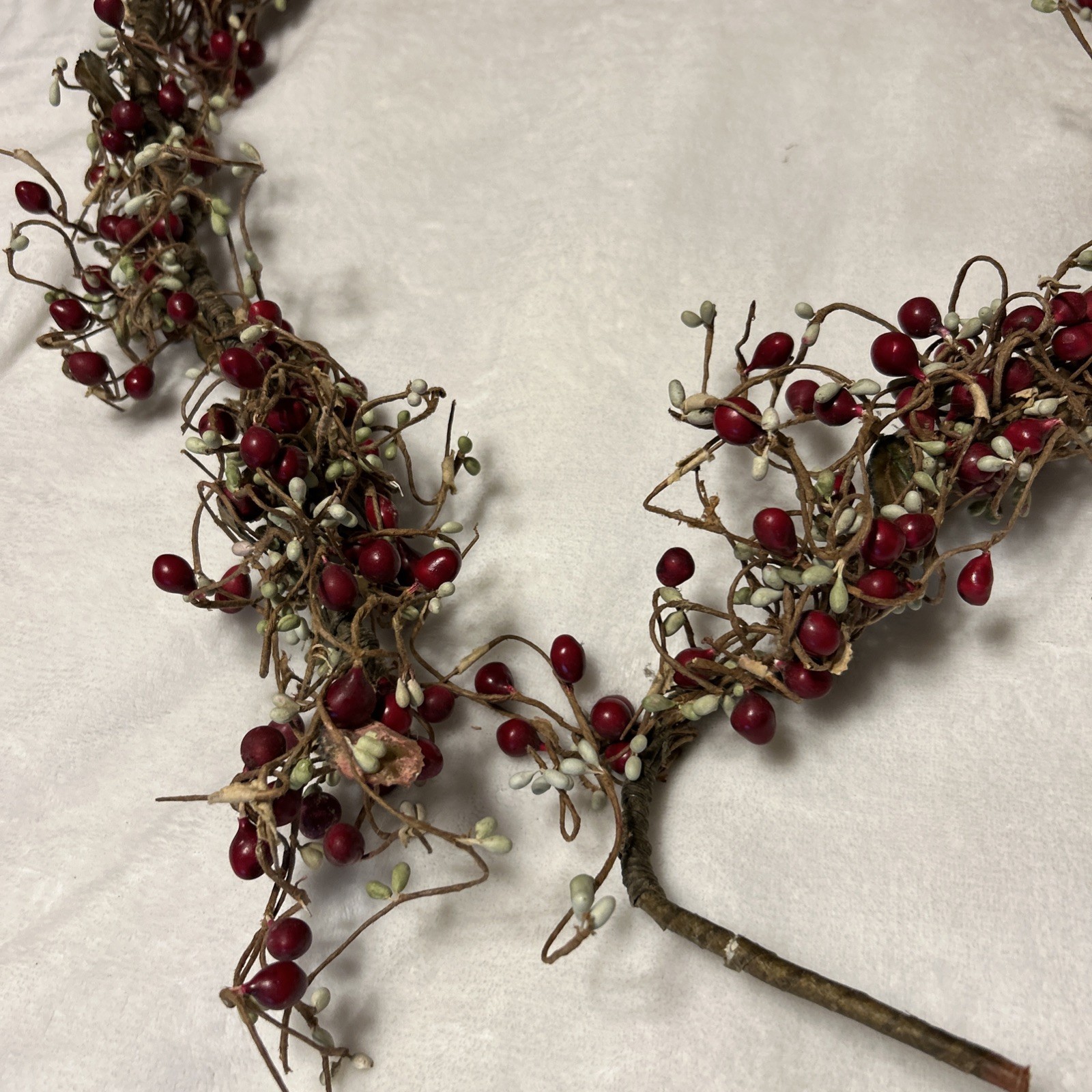 56″ Rustic RED PIP BERRY Pale Green /Cream Bud Window Shelf Garland Swag Vine
