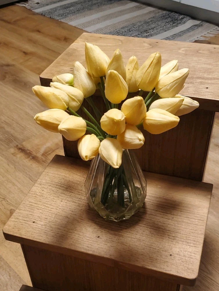 Artificial Real Touch Tulips Flowers in Glass Vase with Faux Water, Tulip
