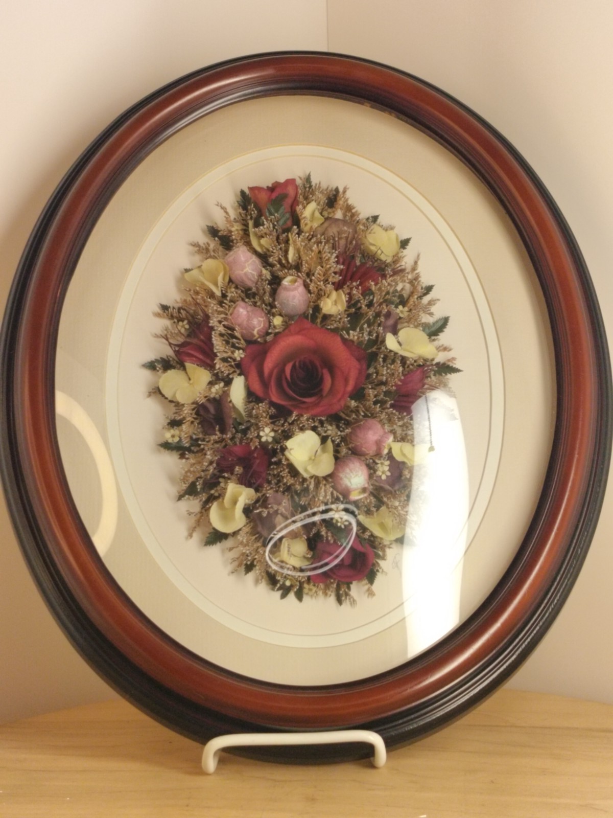 VTG FLORAL PERSERVATION ARTWORK OVAL CONVES FRAME ROSE BOUQUET 16″ L X14″ W