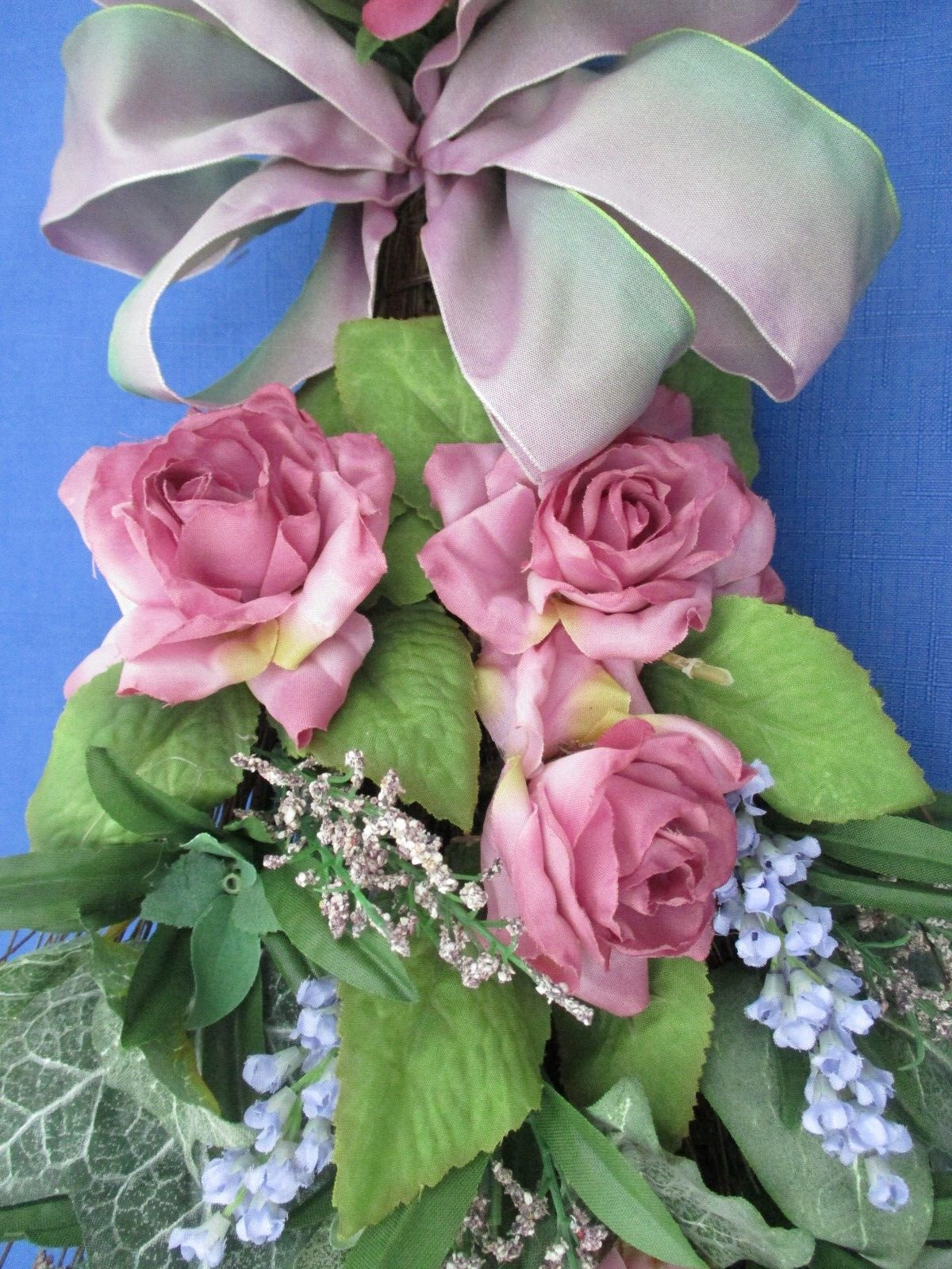 NEW Indoor Artificial Flowers Decorative Broom 32″x10″x4″ Grapevine Pink Roses
