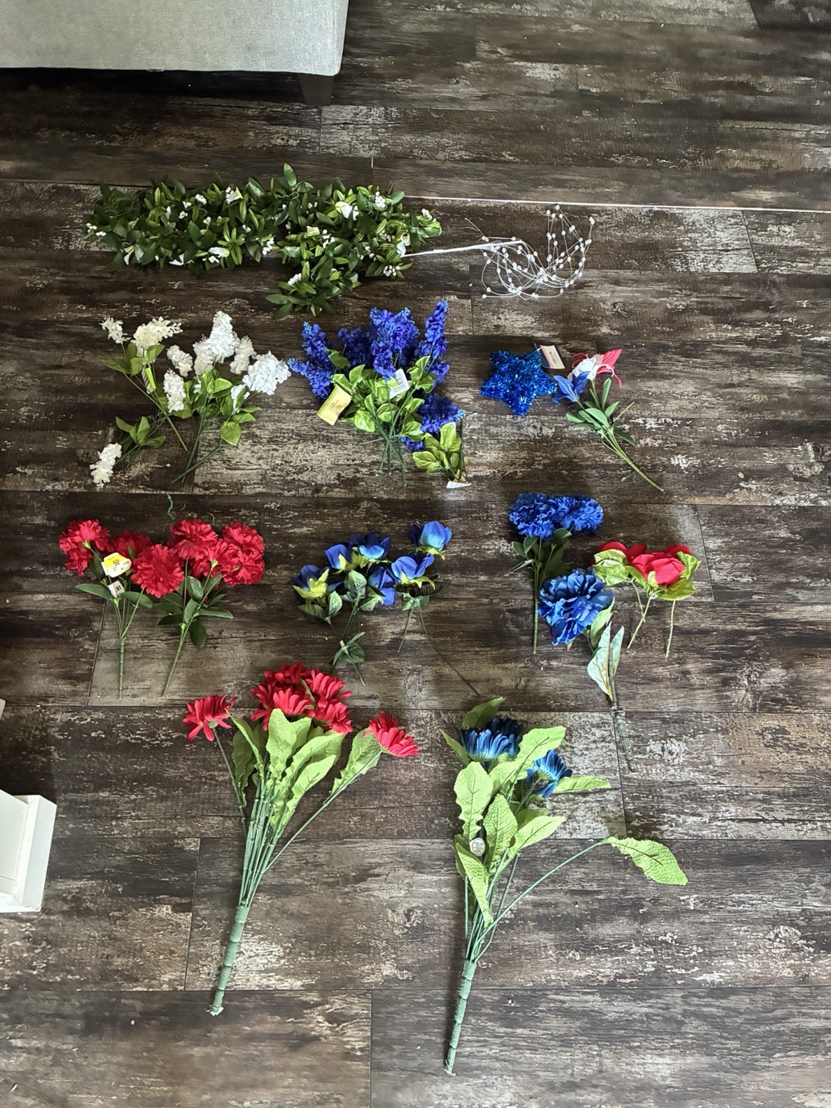 LOT OF RED WHITE BLUE ROSES BLUEBONNET STYLE FLOWERS